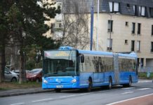 Schock in Marseille: Busfahrer nach Baseballschläger-Attacke schwer verletzt Stadtbus_Reims