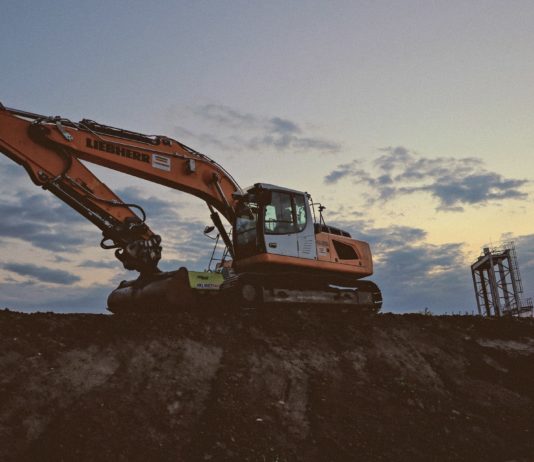 Frankreich: Auch die Baubranche protestiert gegen die geplante Steuererhöhung für Diesel Bagger