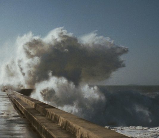 Warum die Menschen in Südfrankreich eine Tsunami-Warnung erhalten könnten Tsunami_Welle