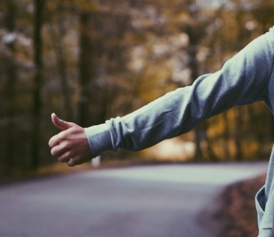 „Max der Schweizer“: Ein gebildeter und freundlicher Betrüger treibt im Südwesten Frankreichs sein Unwesen Anhalter