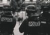 Décines-Charpieu hat Angst: Wenn die Gewalt vor Lyons Toren den Alltag zerfrisst Polizei_Illustration