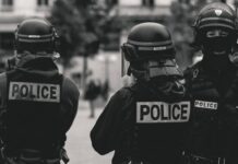 Décines-Charpieu hat Angst: Wenn die Gewalt vor Lyons Toren den Alltag zerfrisst Polizei_Illustration