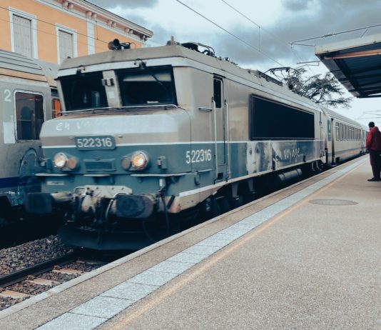 Im Laufschritt für die Schiene: 376 Kilometer gegen das Vergessen der ländlichen Bahnlinien SNCF