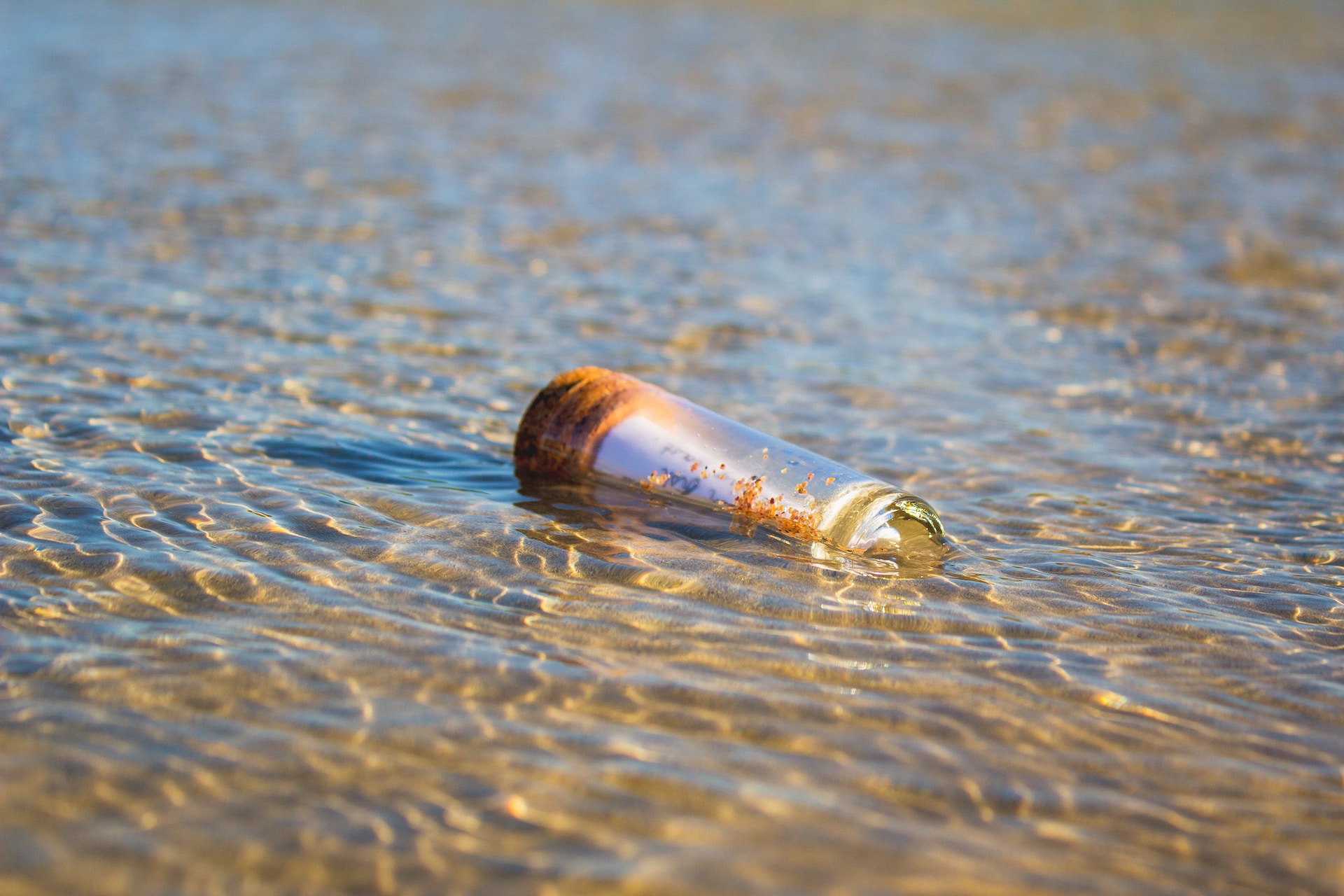 Flaschenpost aus den USA an einem Strand in der Gironde entdeckt