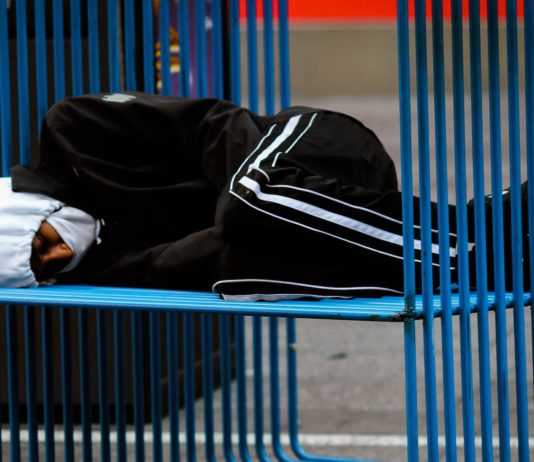 120 Millionen Euro für Notunterkünfte: „Es muss sehr schnell gehen“ fordert die Abbé Pierre Stiftung Obdachloser