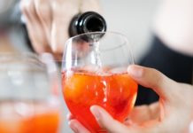 Dry January: Bier, Wein und Spirituosen ohne Alkohol gewinnen in Frankreich immer mehr Fans Alkoholfreier_Wein