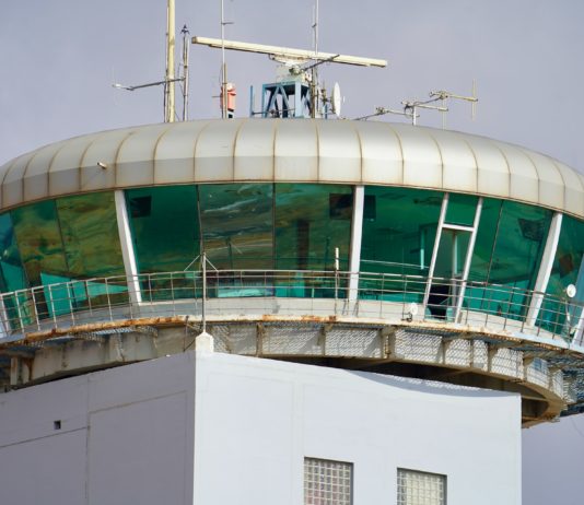 Sturm Geraldine: Blitz schlägt in Kontrollturm des Flughafens Brest ein – Flüge bis Dienstag gestrichen Airport_Tower