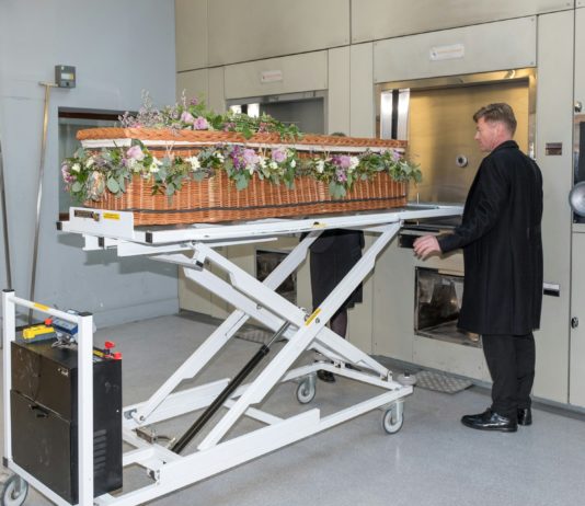 Spanien: Bestatter verkaufte Leichen an medizinische Institute – jetzt wurde er festgenommen Sarg_Krematorium