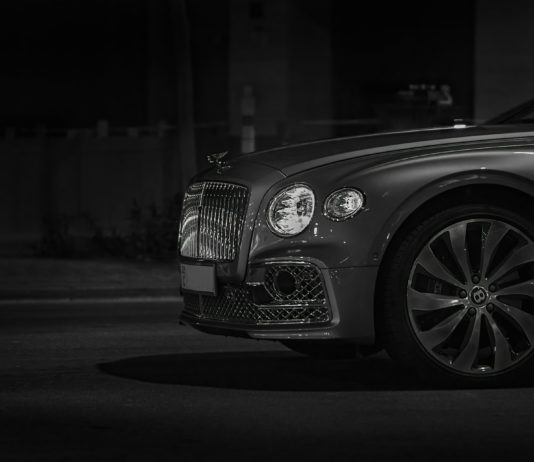 Automobil: Verkaufszahlen von Luxusautos mit Verbrennermotor steigen trotz Klimakrise Luxusauto_Bentley