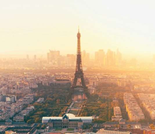 Editorial: „Eiffelmania – der eiserne Gigant, der Paris im Sturm erobert hat“ Eiffelturm_Wahrzeichen_von_Paris