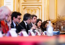 Sind die Hälfte der Minister in der Regierung Attal wirklich Millionäre? Das jedenfalls sagt L’Humanité Regierung_Attal