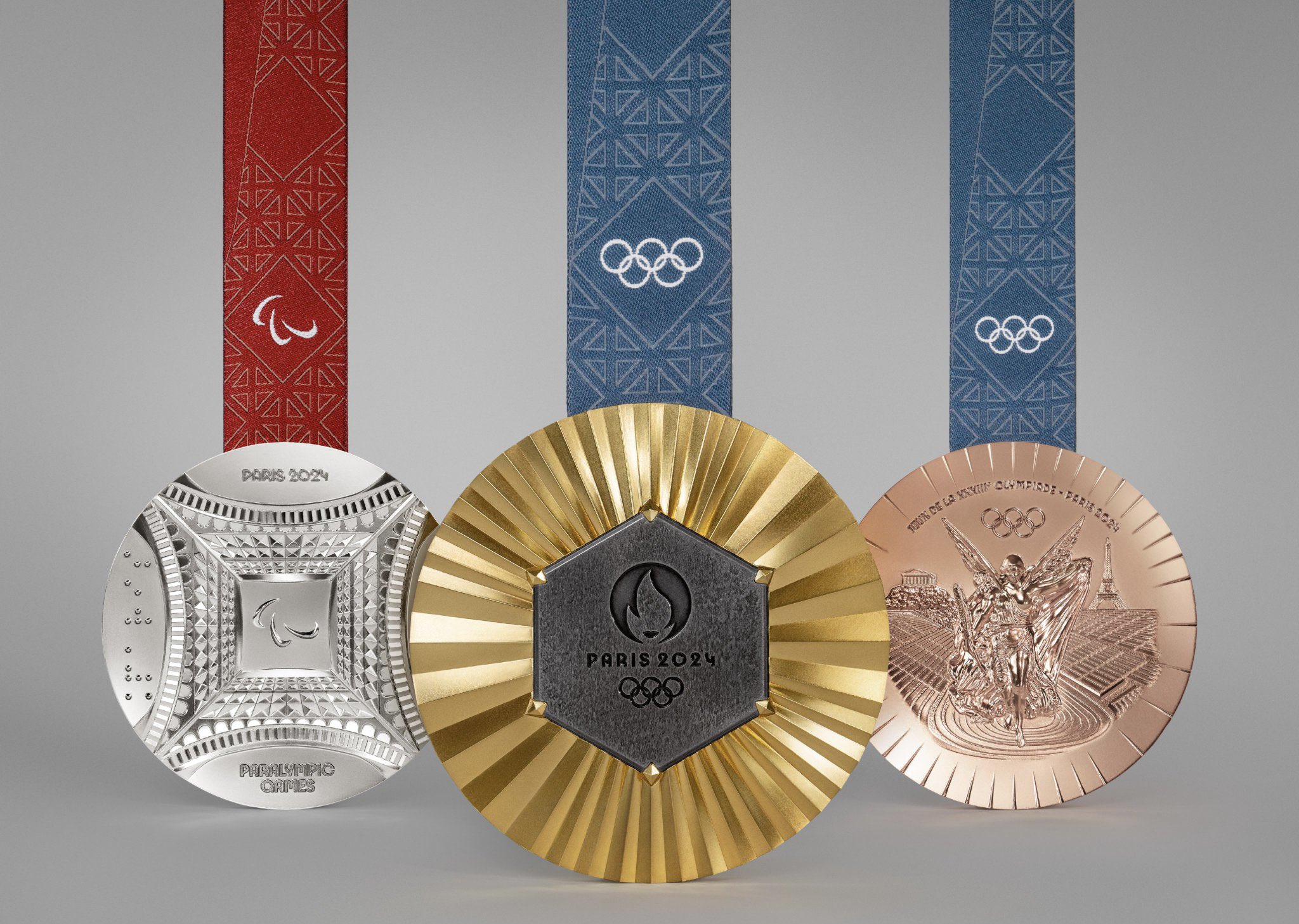 Olympia-2024: Medaillen der Olympischen Spiele in Paris mit echten Teilen des Eiffelturms im Inneren