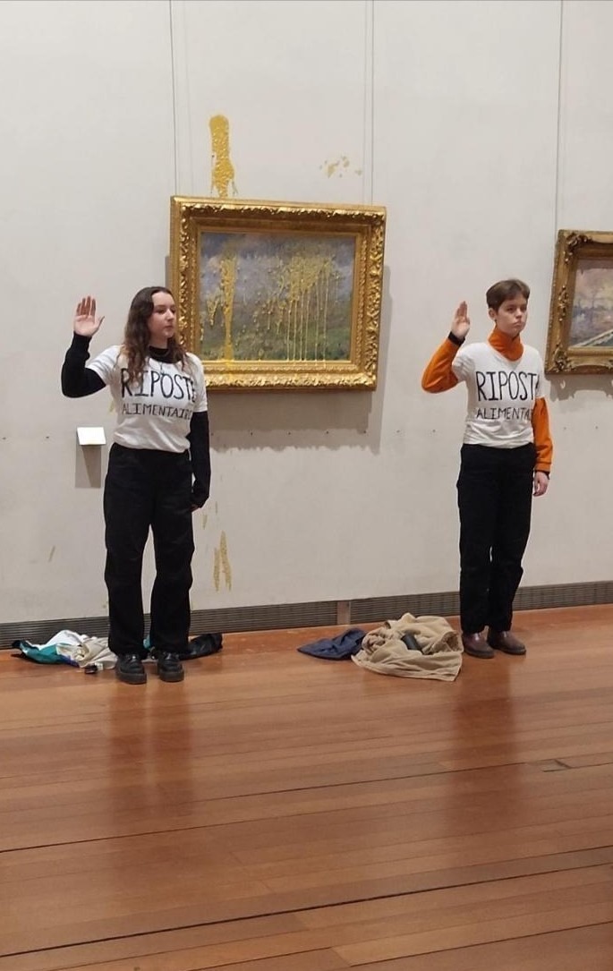 Aktivisten bewerfen Monet-Gemälde im Museum von Lyon mit Suppe