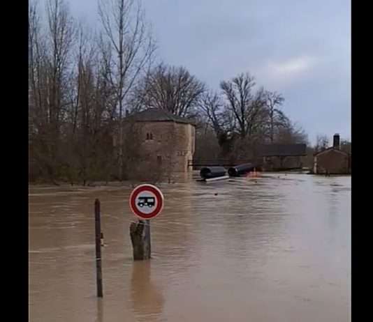 Überschwemmungen : Fünf Departements unter Warnstufe Orange Hochwasser