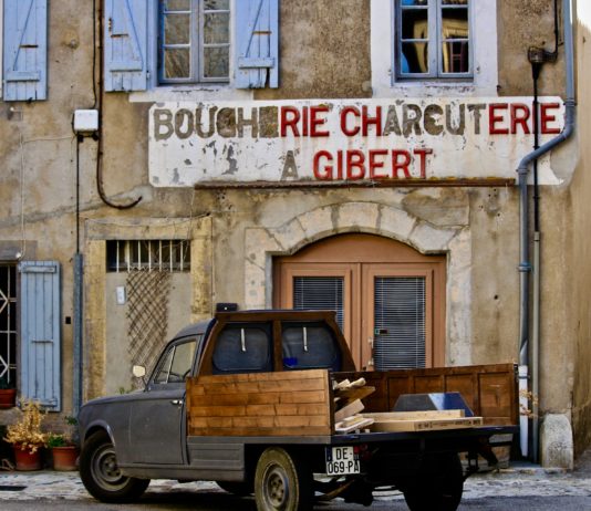Normandie: Ein kleines Dorf wird von seinen Bewohnerinnen am Leben gehalten Dorfladen