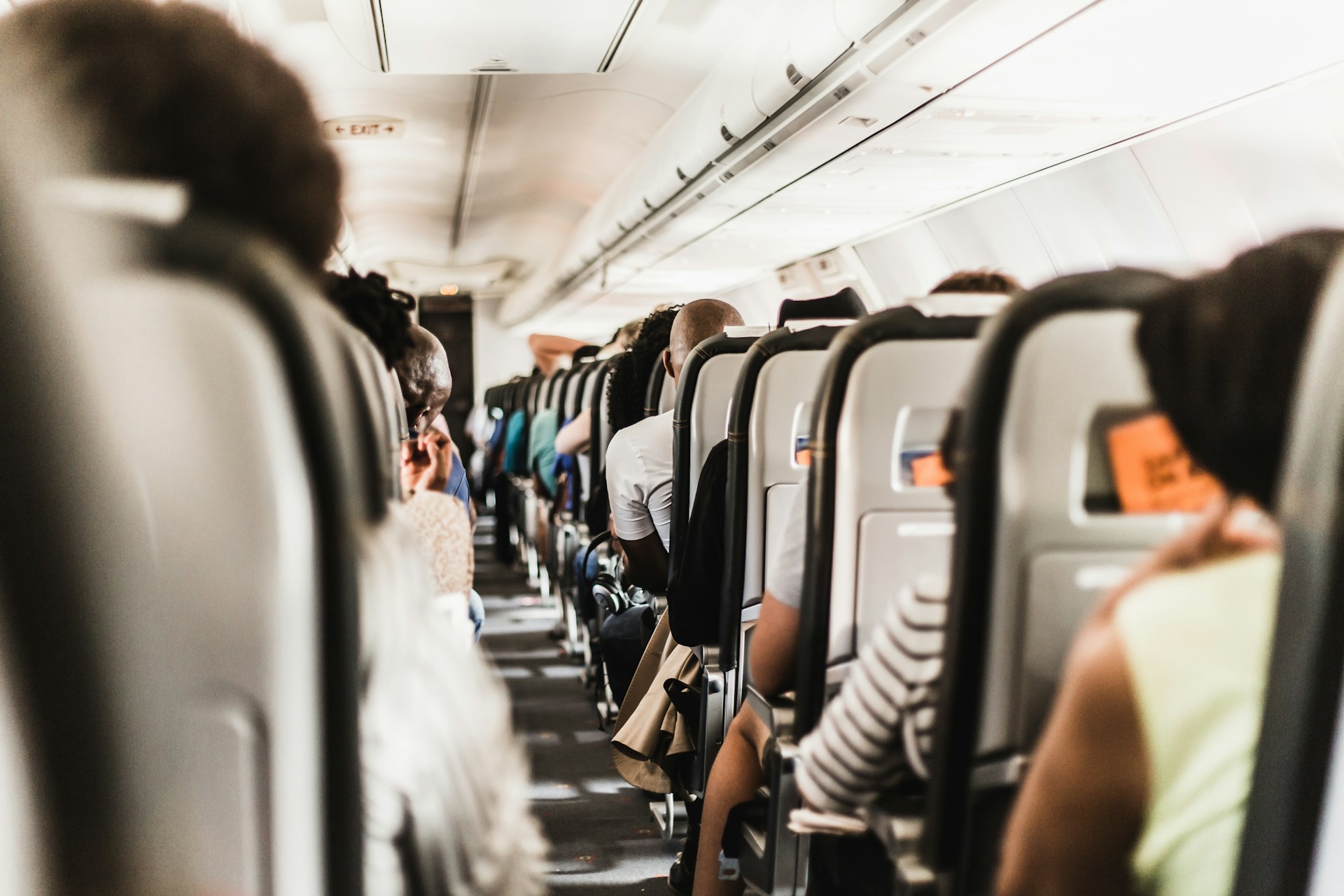 "Ich bin besessen": Auf einem Flug von Paris nach Dakar musste ein Mann von Polizisten überwältigt werden