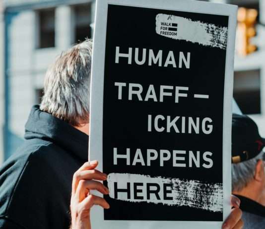 Île-de-France: Schleuser-Netzwerk zwischen Italien und Frankreich zerschlagen – 8 Personen inhaftiert Menschenschmuggel_Schleuser