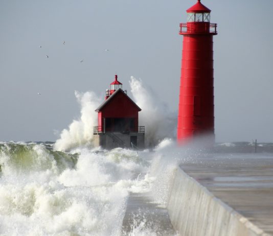 Sturmtief Karlotta: Sehr unruhige See und Sturmfluten mit hohen Wellen Sturmflut