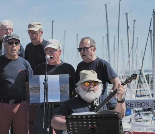 Bretagne: Wo Tradition auf Crêpes trifft und die Wellen tanzen! Bretagne_Traditionen