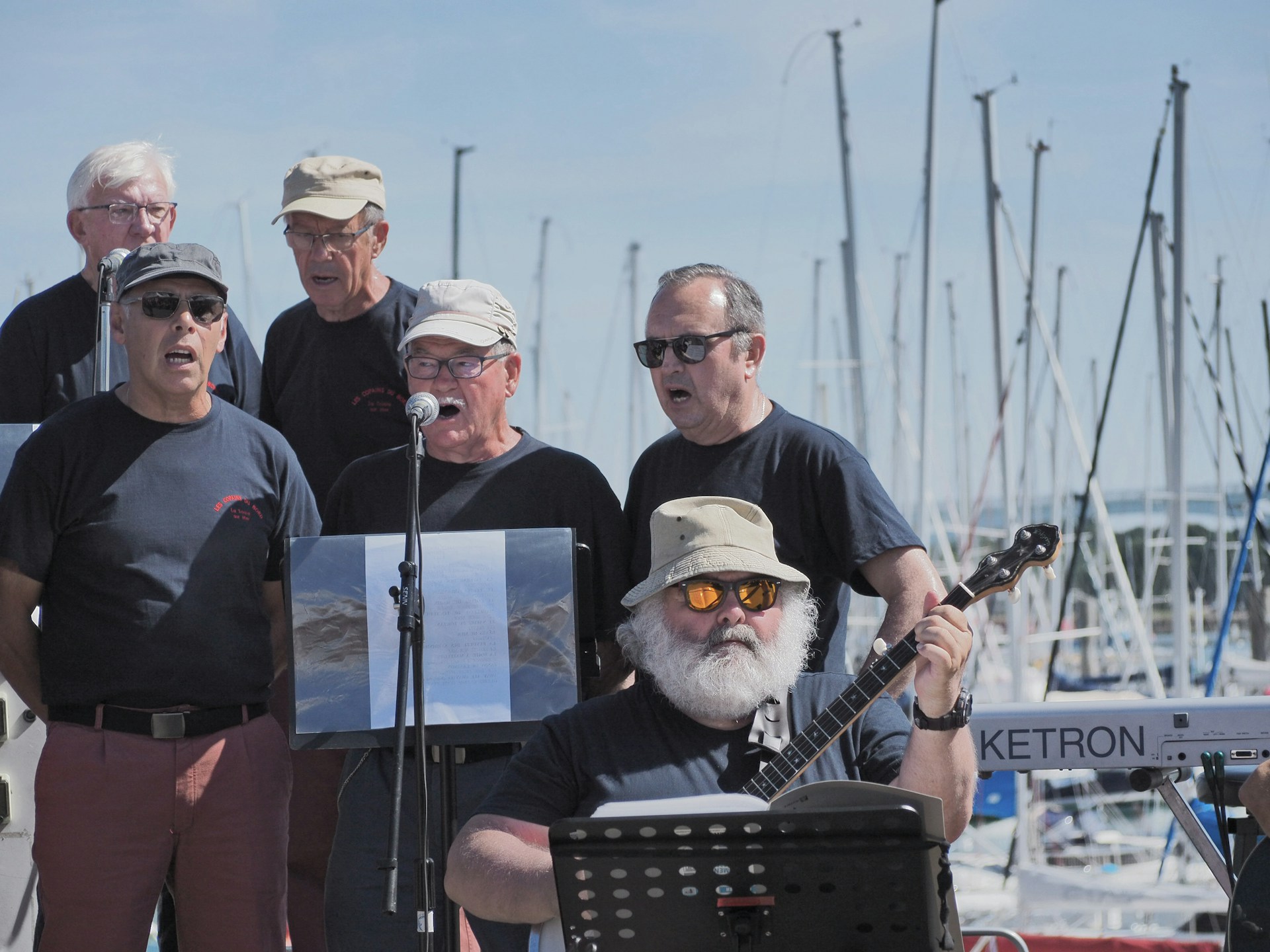 Bretagne: Wo Tradition auf Crêpes trifft und die Wellen tanzen!
