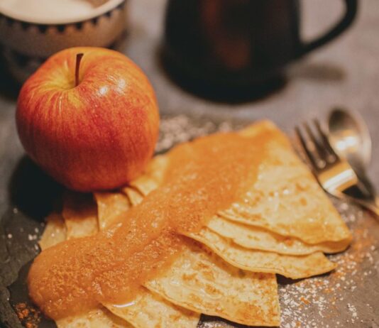 Editorial: Chandeleur – Maria Lichtmess – Tradition, Kulinarik und Lichtblicke Crepes_Lichtmess_Chandeleur