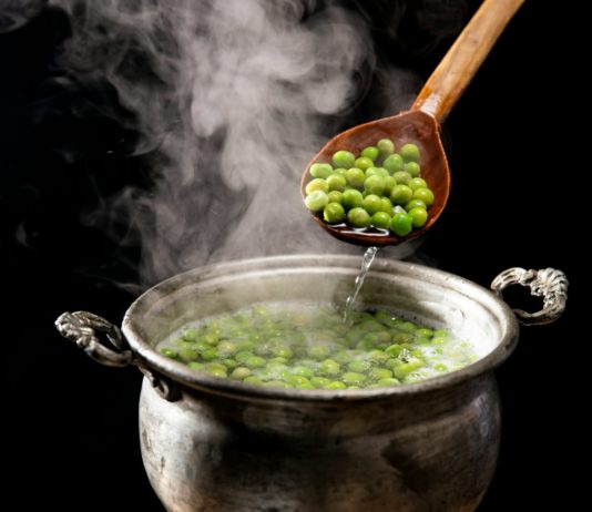 Editorial: Welttag der Hülsenfrüchte – Kleine Kraftpakete für eine nachhaltige Ernährung Erbsen_Huelsenfrüchte