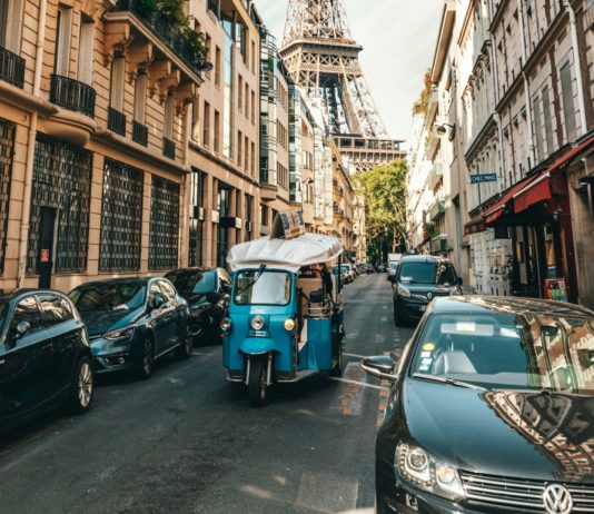 Parken in Paris: Verdreifachte Gebühren für SUVs mit fast 55% Zustimmung der Anwohner beschlossen Paris_Strasse_Parken