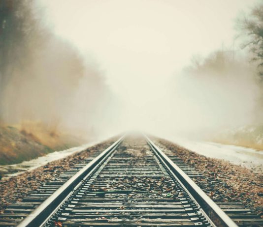 Unwetter: Passagiere sitzen acht Stunden lang in einem Zug auf der Strecke Le Havre-Rouen-Paris fest Zugstrecke_Gleise