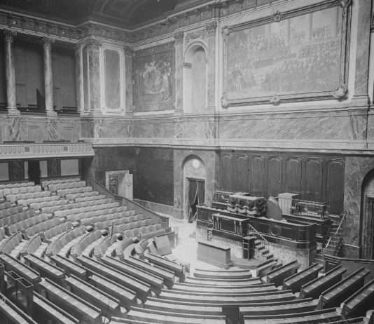 Editorial: Die Bedeutung des Nationalkongresses in Versailles – Ein Ort der Geschichtsschreibung Saal_Nationalkongress_Versailles
