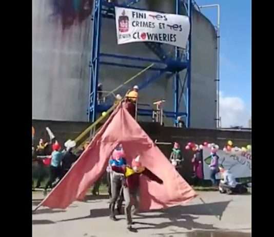 Extinction Rebellion protestiert vor Total-Raffinerie in Le Havre Extinction_Rebellion_Total_ScreenX