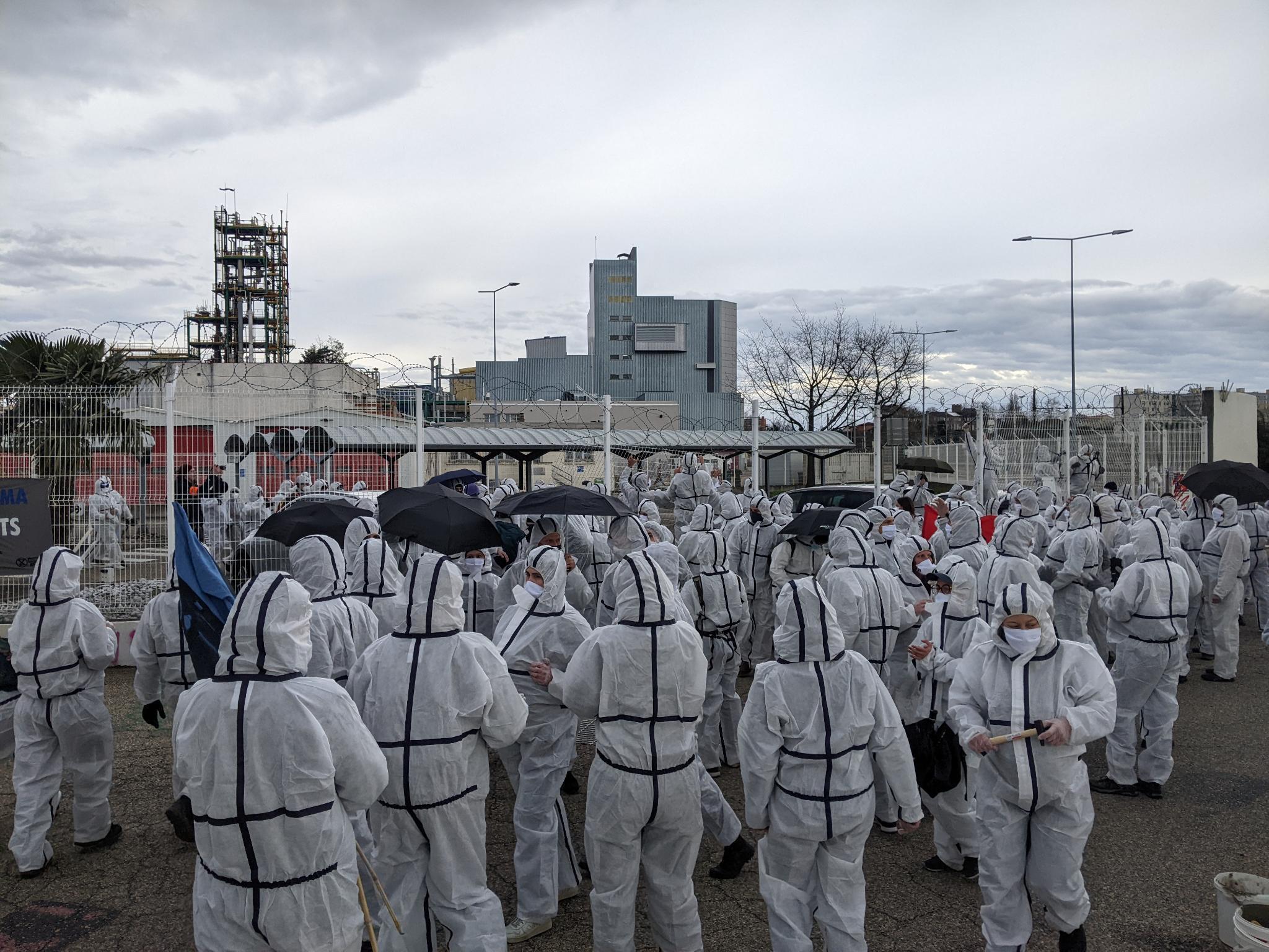 Rhone: Umweltschützer dringen in Chemiefabrik ein