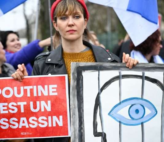 Präsidentschaftswahlen in Russland: Hunderte versammeln sich vor der Botschaft in Paris Protest_Wahlen_Russland