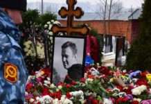 Kann Putin für den Tod von Alexej Nawalny verurteilt werden? 43 Länder fordern eine Untersuchung Alexej_Navalny_Grab