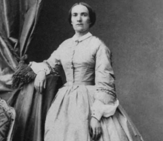 Die französische Post würdigt erste weibliche Abiturientin mit Sonderbriefmarke Julie-Victoire-Daubié