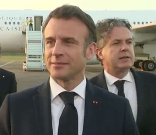 Emmanuel Macron: IS-Khorasan führte kürzlich auch mehrere Anschlagsversuche in Frankreich durch Macron_Ankunft_Guyana_ScreenX