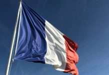 Neu ab 1. April: Von digitaler Versicherungsbestätigung bis zur Sozialleistungsanpassung Frankreich_Flagge