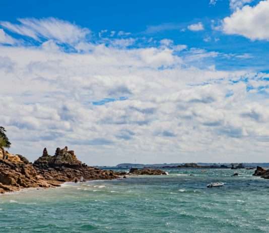 Süden oder Norden: Wo finden Auswanderer aus Deutschland die bessere Lebensqualität? Bretagne