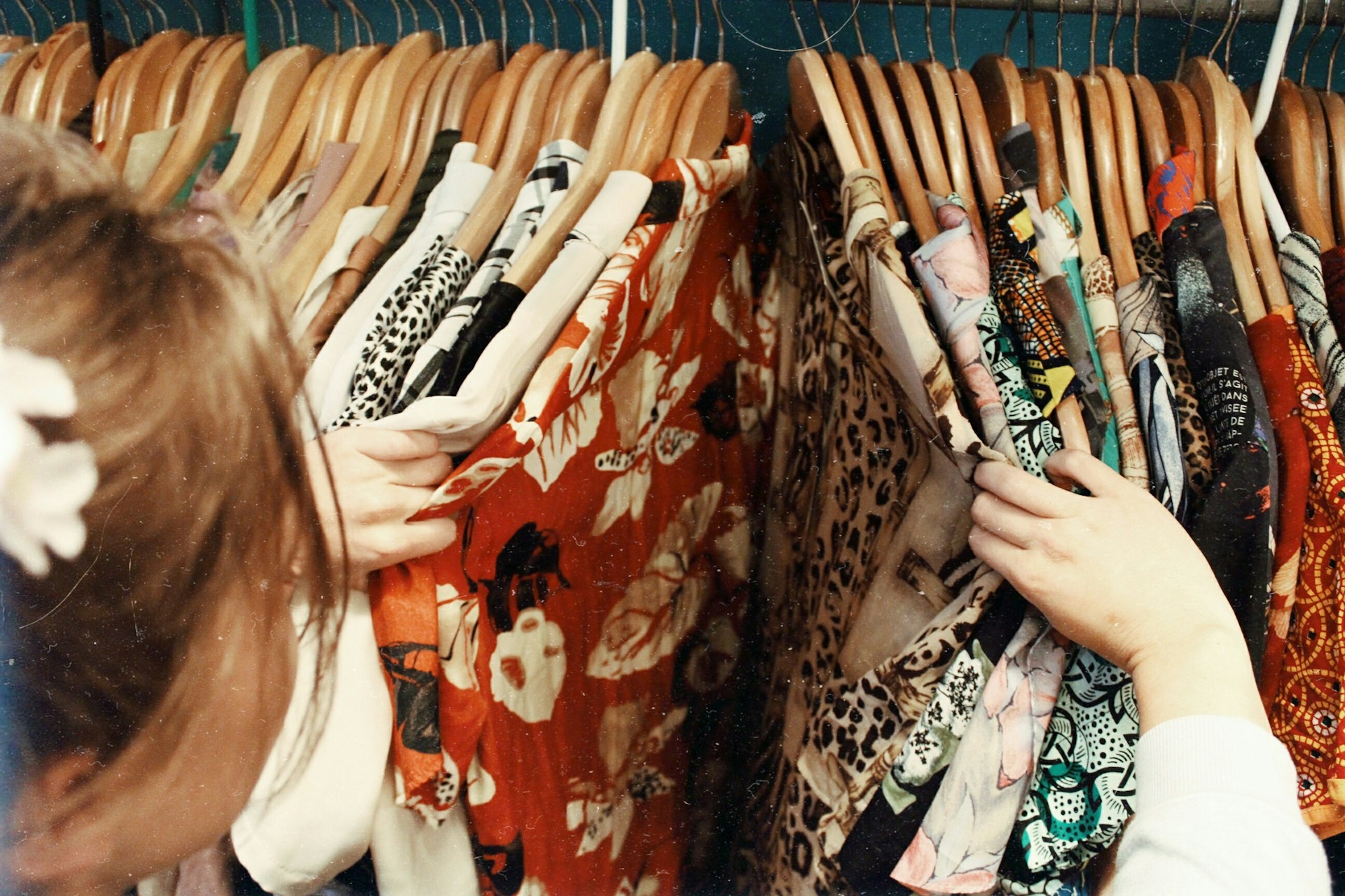 Frankreich gegen Fast Fashion: Wie der Senat den Textil-Giganten auf die Finger schaut