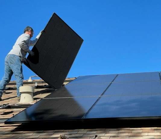 Französische Solarpanel-Hersteller kämpfen gegen chinesische Konkurrenz Solaranlage_Panels