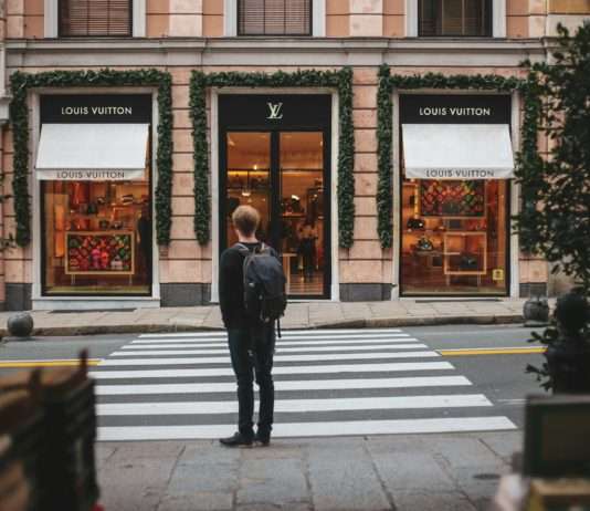 Luxus unter Beschuss: Warum Pariser Edelboutiquen immer öfter zur Zielscheibe werden Luxusgeschäft_Paris