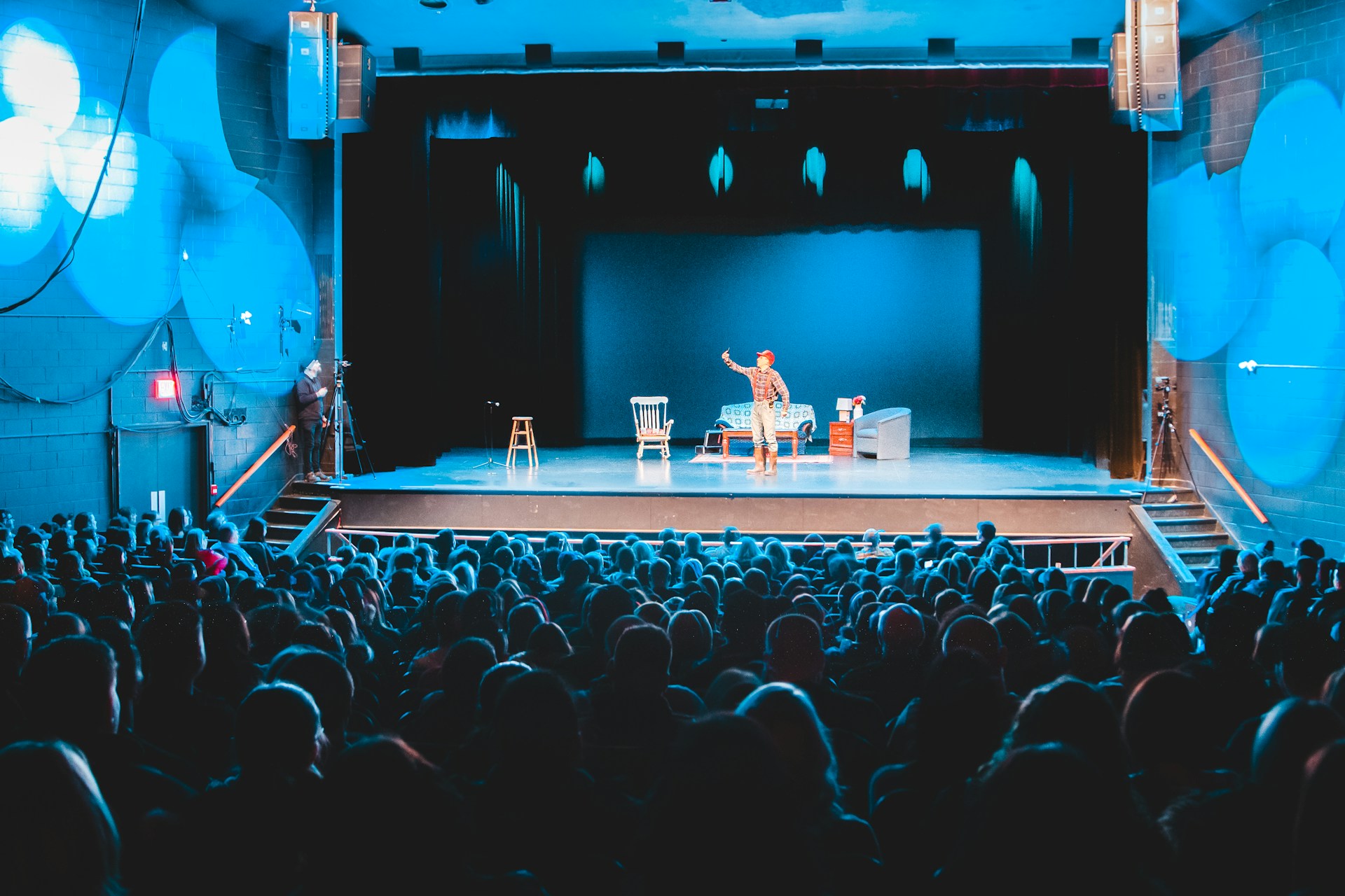Editorial zum Welttag des Theaters: Ein Spiegelbild der Gesellschaft
