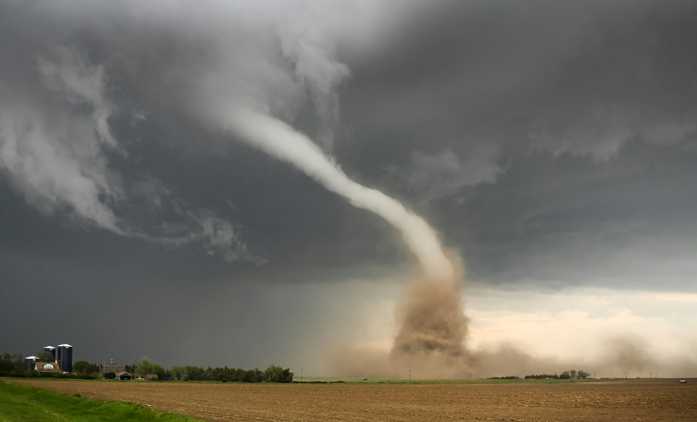 Bewohner versteckten sich unter Tischen: Ein Tornado in Cahors verursachte zahlreiche Schäden