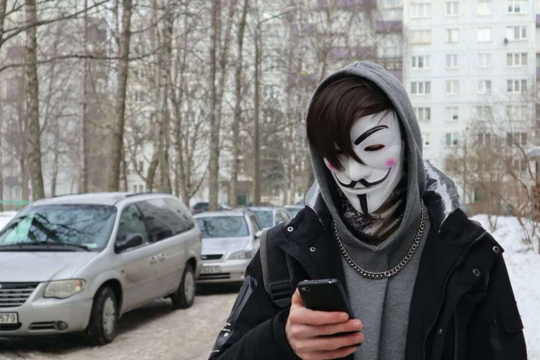 Smartphone_Cyberangriff_Hacker
