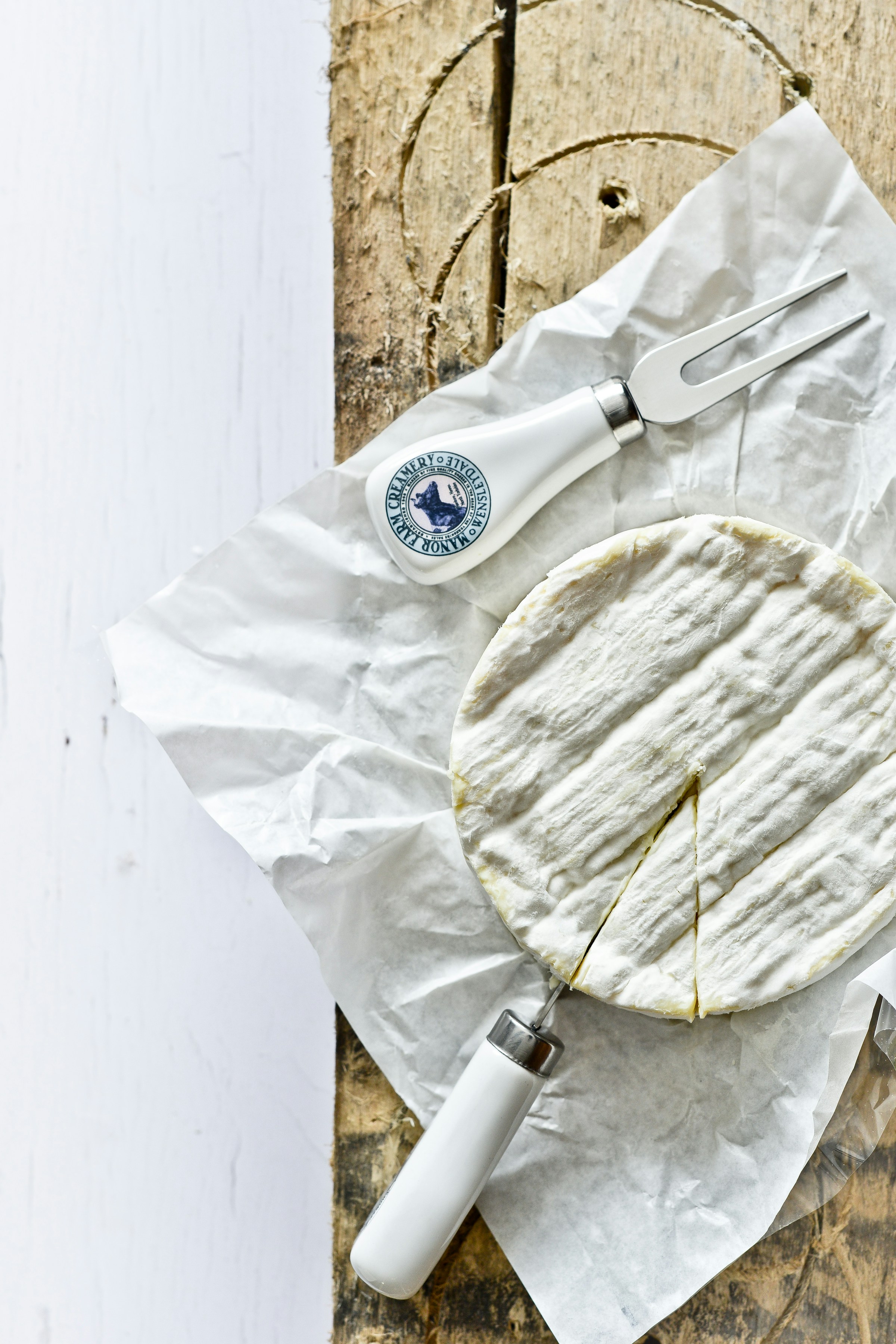 Brie vs. Camembert: Ein Duell der französischen Käsekulturen