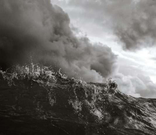 Sturm Nelson zieht mit bis zu 183 km/h über Frankreich: Sieben Departements in Alarmbereitschaft Sturm_Meer