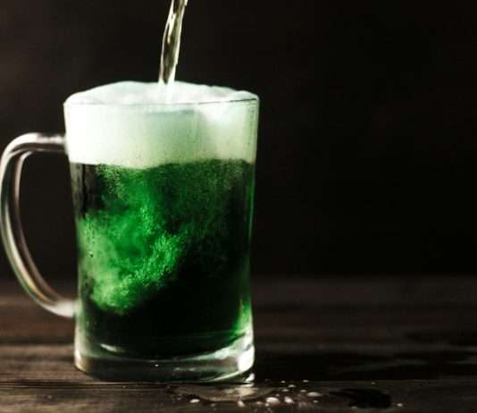 Heute ist St Patrick’s Day – auch in Frankreich… St-Patricks-day_gruenes_Bier