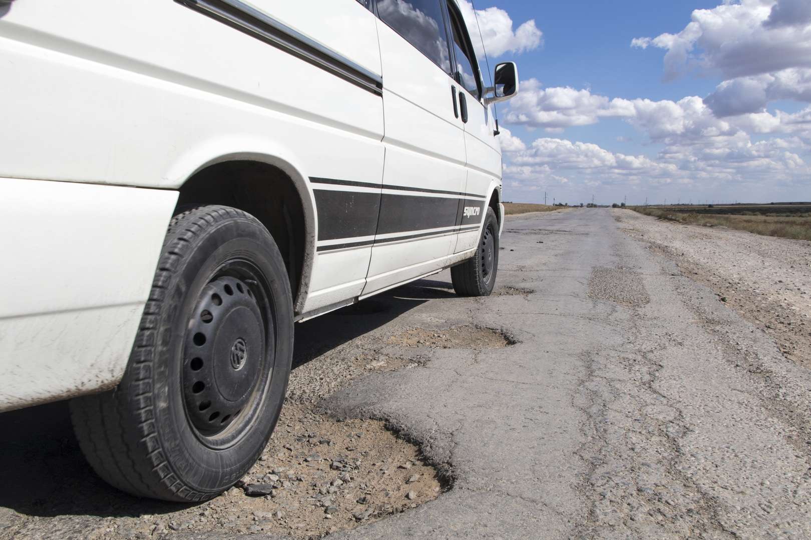 Straßenschäden in der Aisne: Wenn Schlaglöcher die Werkstattrechnungen hochtreiben