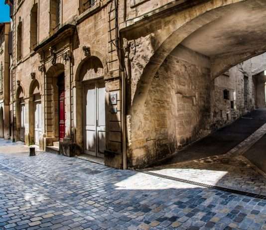 Beaucaire: Ein verborgenes Juwel im Département Gard Strasse_in_Beaucaire