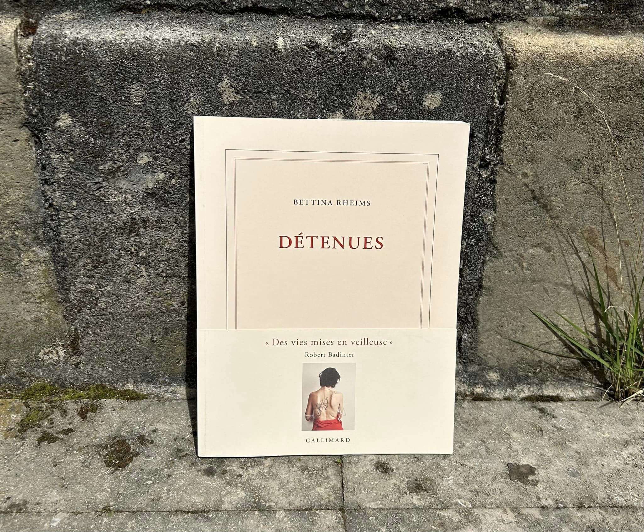 Menschlichkeit hinter Gittern: Bettina Rheims' Blick auf inhaftierte Frauen in Bordeaux