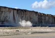 Dramatischer Klippensturz in der Normandie von Tourist gefilmt Einsturz_Klippe_ScreenYoutube